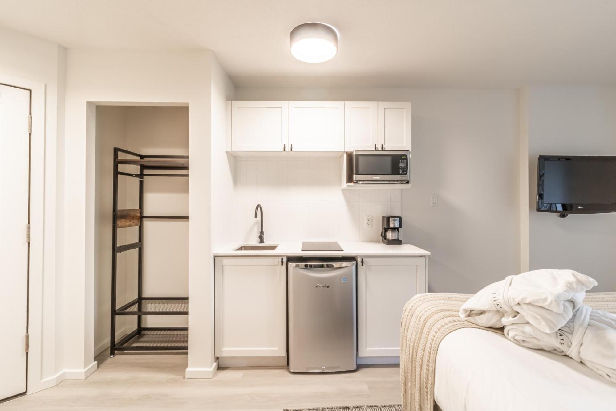 Cascade Lodge By Elevate Vacations Уистлер Экстерьер фото